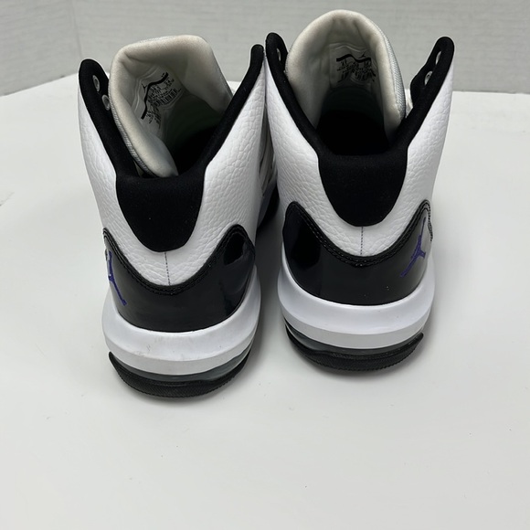 Jordan Max Aura (GS) AQ9214 121 Size 6Y - Picture 3 of 10